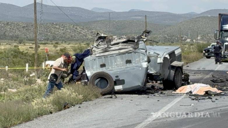 $!La Guardia Nacional y agentes de la Fiscalía acudieron al tramo carretero para tomar conocimiento del accidente.