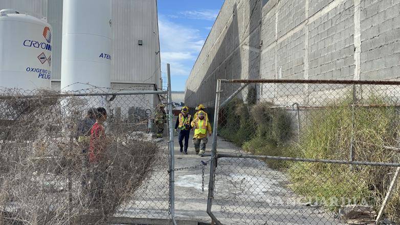 $!Bomberos fueron en apoyo de los paramédicos.
