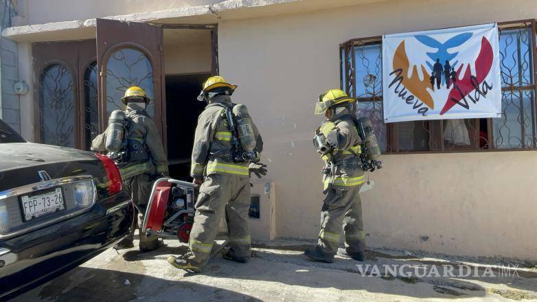 $!Los bomberos se aseguraron de que ya no hubiera peligro.