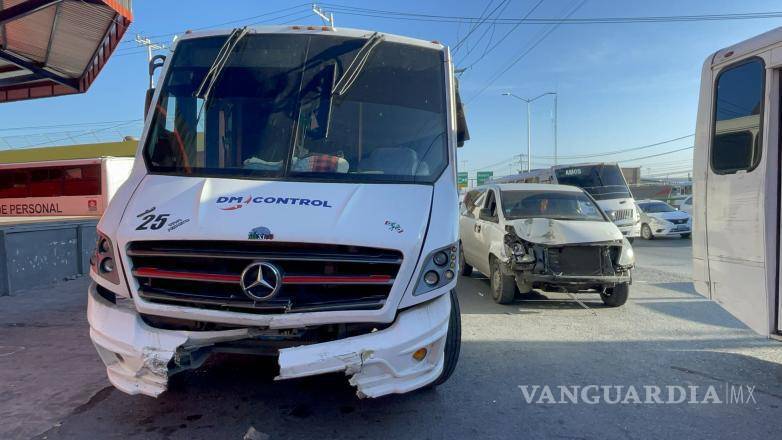 $!Los vehículos involucrados fueron retirados para restablecer el flujo vehicular.