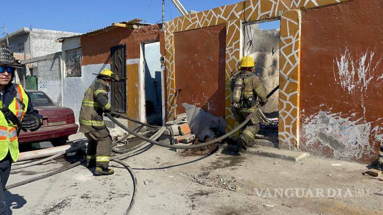 $!Aunque no se registraron víctimas, el incendio dejó importantes pérdidas materiales, que incluyen muebles y ropa.