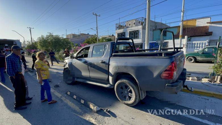 $!Policías de Tránsito Municipal resguardaron la zona mientras se realizaban las maniobras.