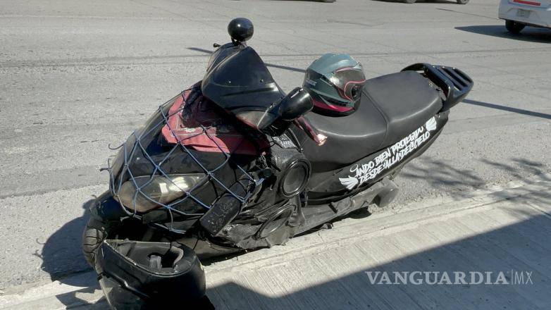 $!La moto fue recogida por familiares de los jóvenes.