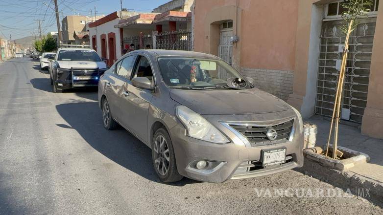 $!La conductora del Nissan Versa quedó a disposición de las autoridades mientras se deslindan responsabilidades.