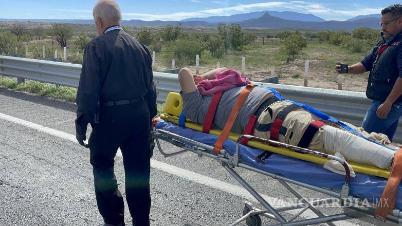 $!El vehículo circulaba a exceso de velocidad, y el conductor perdió el control de la dirección.