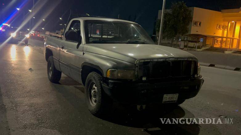 $!El joven conducía a exceso de velocidad y sin guardar la distancia adecuada, lo que ocasionó que se impactara contra la camioneta.
