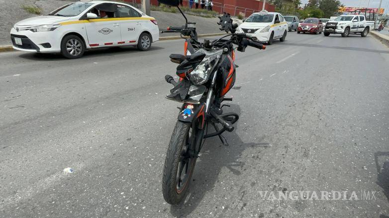 $!La motocicleta Vento quedó bajo resguardo del suegro del conductor, mientras la camioneta involucrada se retiró del lugar.