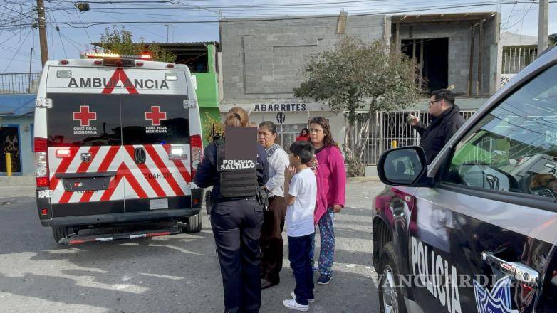 $!Paramédicos de la Cruz Roja brindaron atención médica a Miguel antes de su traslado a la Clínica 88 del IMSS.