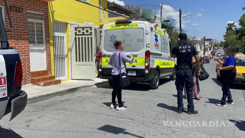 $!Padres de familia y docentes auxiliaron al docente luego de la agresión por un exalumno.