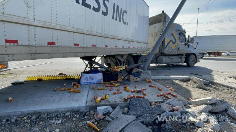 $!La mercancía quedó regada.