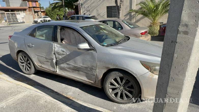 $!El Chevrolet Groove impactó contra la parte lateral de un Chevrolet Malibú.