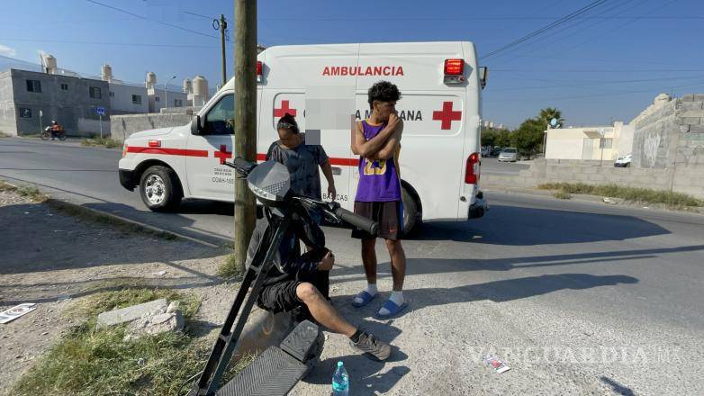 $!Marco Antonio ¨N¨, de 27 años, resultó lesionado tras impactarse con un automóvil en la colonia Loma Linda.