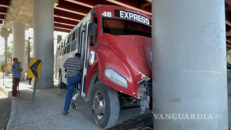 $!La unidad fue retirada con apoyo de una grúa y trasladada a un corralón municipal.