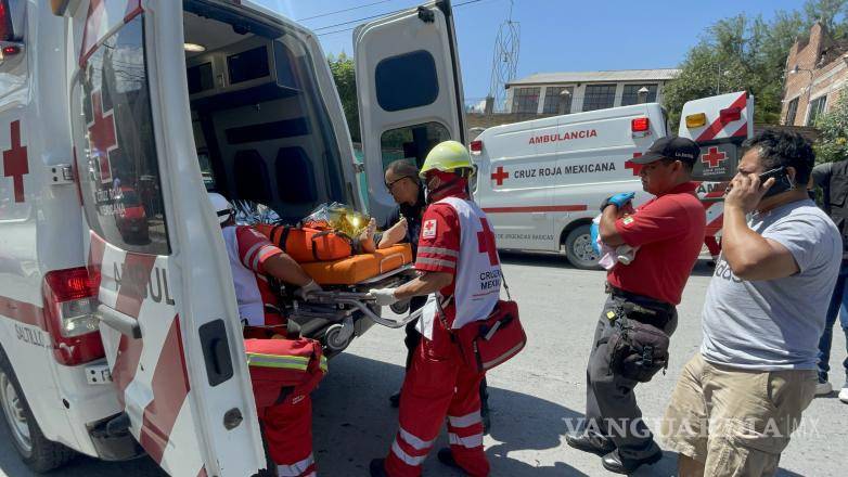 $!Las ambulancias esperaba ya a los lesionados.