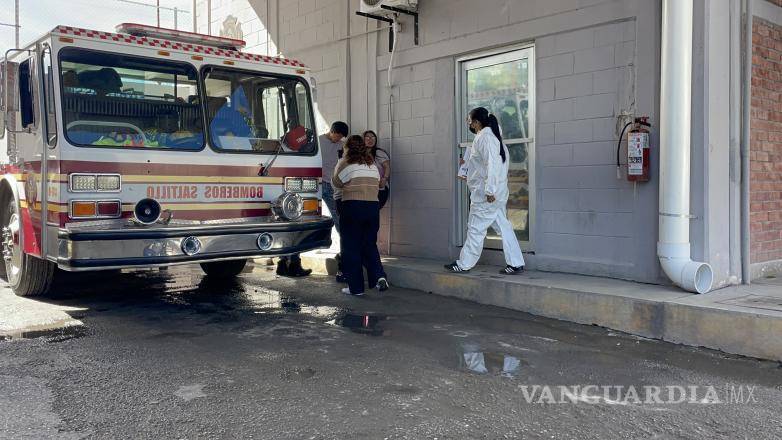 $!Familiares arribaron de emergencia a la estación de Bomberos con una bebé de dos meses, donde se confirmó que ya no presentaba signos vitales.