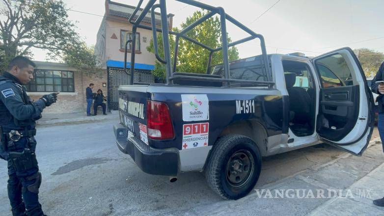 $!Autoridades municipales así como personal de la Policía Civil de Coahuila acudió a tomar conocimiento de los hechos y se aseguró el área.