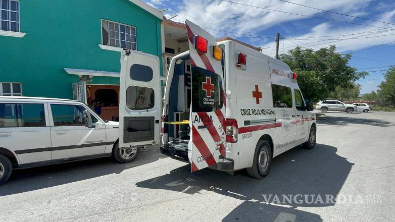 $!El hombre de 57 años realizaba labores de albañilería en la parte alta de su vivienda cuando perdió el equilibrio al bajar por una escalera.