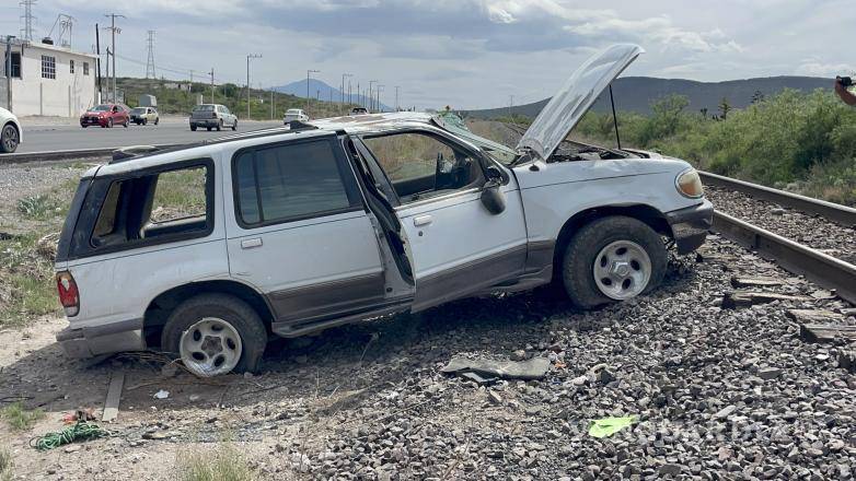$!Autoridades estatales tomaron conocimiento del accidente ocurrido sobre la carretera Saltillo-Zacatecas y turnaron el caso al Ministerio Público.