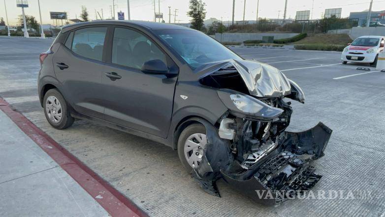 $!La falta de atención del conductor del Hyundai Grand i10 provocó el accidente a primera hora de la mañana.