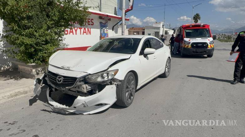 $!Dos menores de edad viajaban como pasajeros en el Mazda 6 al momento del impacto.