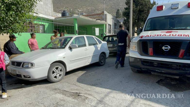 $!Jesús Hernández, de 52 años, al abrir la puerta de su auto no se percató de una motocicleta que pasaba al lado y les cerró el paso.