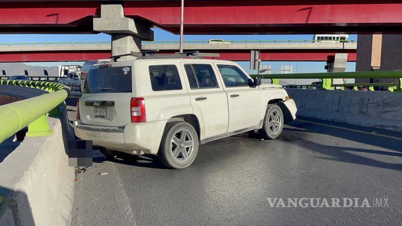 $!La intervención vial permitió que el tránsito en el distribuidor se normalizara tras el accidente.