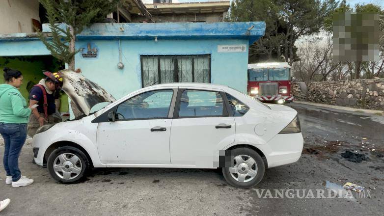 $!La mujer informó que su esposo había realizado reparaciones al vehículo la noche anterior, lo que podría haber causado el incendio.