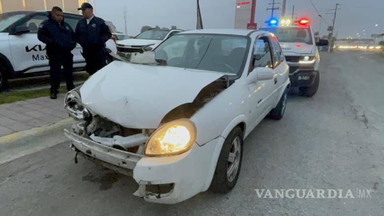$!Un Chevrolet Chevy impactó a un Honda Accord, desencadenando un choque en cadena en la vialidad de Venustiano Carranza.