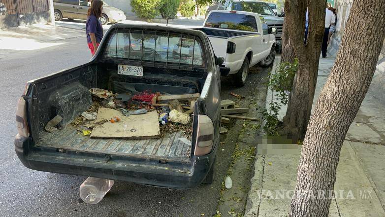 $!Agentes de tránsito y aseguradoras evaluaron la escena del accidente en la intersección de la calle 26 y la calle 15 en la colonia Morelos de Saltillo.