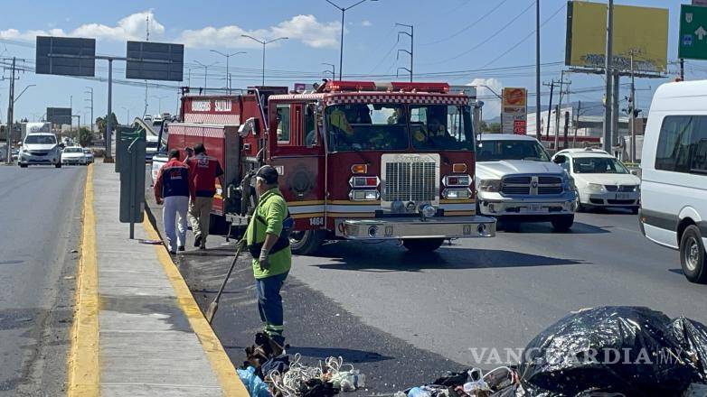 $!Personal del Cuerpo de Bomberos acudió rápidamente al lugar para controlar el conato de incendio.