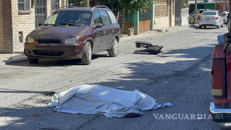 $!La camioneta involucrada en el atropellamiento se dio a la fuga tras el impacto.