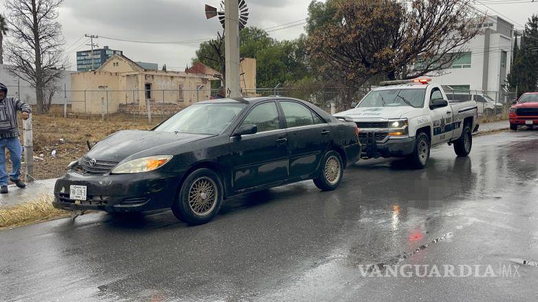 $!Personal de Tránsito y aseguradoras acudieron para evaluar los daños materiales.