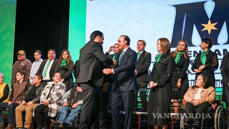 $!Carlos Villarreal Pérez promete trabajar en unidad con el gobierno estatal, federal y los ciudadanos para impulsar el desarrollo y la seguridad de Monclova.