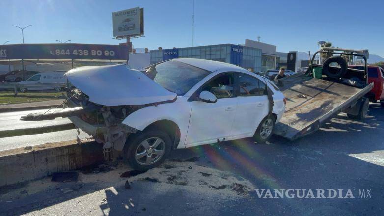 $!Una grúa retiró el vehículo siniestrado para trasladarlo a un corralón.