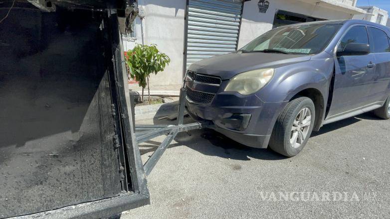 $!El percance ocurrió cuando la camioneta no respetó el alto en la calle 22.