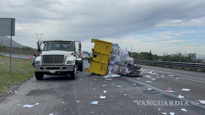 $!Se solicitó una grúa para retirar el contenedor y liberar la circulación.