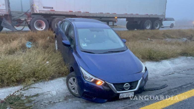 $!Con placas de Tamaulipas, el conductor buscaba regresar a Saltillo cuando perdió el control del vehículo.