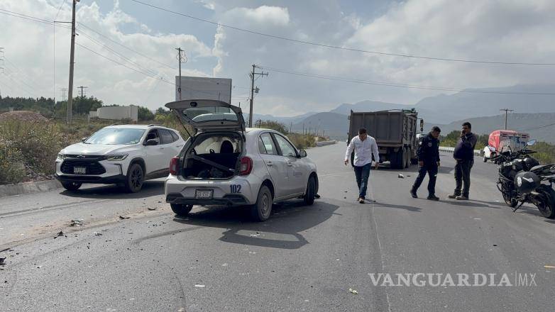 $!Elementos de la Policía del Estado acudieron al sitio para tomar conocimiento del accidente y realizar las diligencias correspondientes.