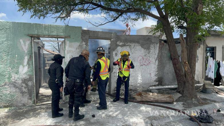 $!Se presentaron autoridades municipales para asistir a los bomberos.