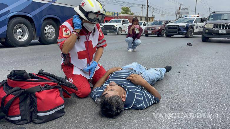 $!Personal de la Cruz Roja atendió al lesionado.