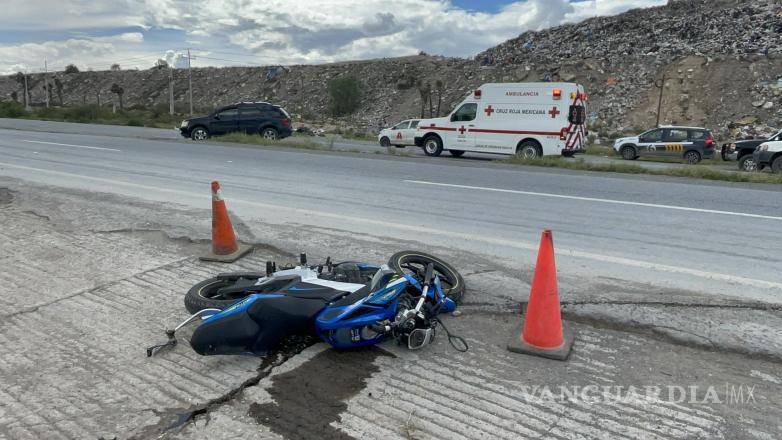 $!El motociclista de 26 años fue trasladado a la Clínica 2 del IMSS tras resultar lesionado en el accidente.
