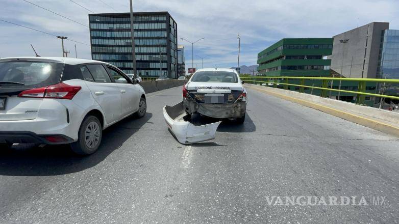 $!A pesar de lo aparatoso del percance, no se reportaron personas lesionadas, únicamente daños materiales en ambas unidades.
