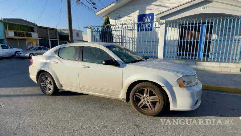 $!Autoridades municipales aseguraron a la conductora, quien ya contactó a su aseguradora para cubrir los gastos médicos.