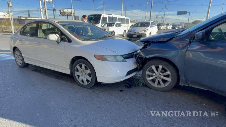 $!Las conductoras involucradas dieron aviso a sus aseguradoras para la evaluación de los daños.