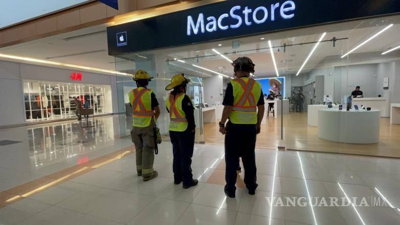 $!Personal de la plaza comercial informó a los bomberos que el desperfecto duró poco tiempo.