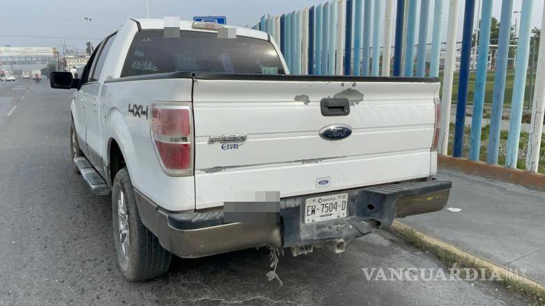 $!Saltillo: no respeta luz roja y provoca choque en cadena en periférico LEA