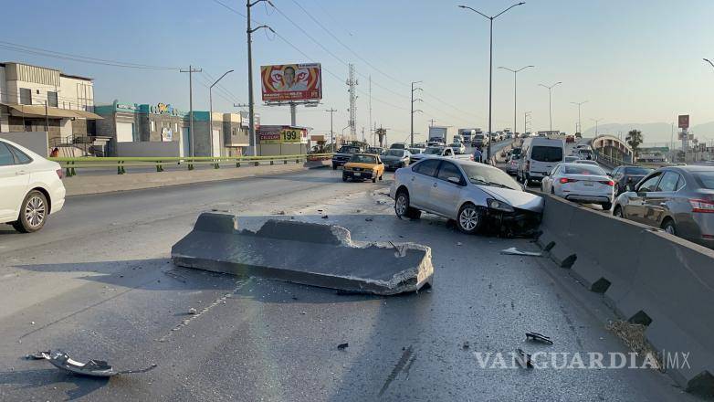 $!Una camioneta Chevrolet se estrelló contra la camioneta que había iniciado el accidente.