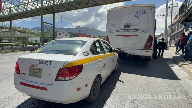 $!El accidente ocurrió sobre el Periférico Luis Echeverría Álvarez, a la altura de la colonia Hidalgo.