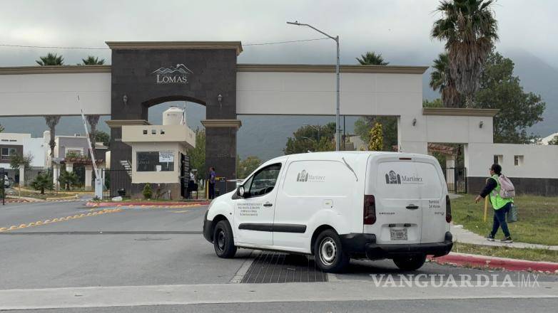 $!La unidad de servicios funerarios trasladó el cuerpo de la joven para realizar la necropsia correspondiente.