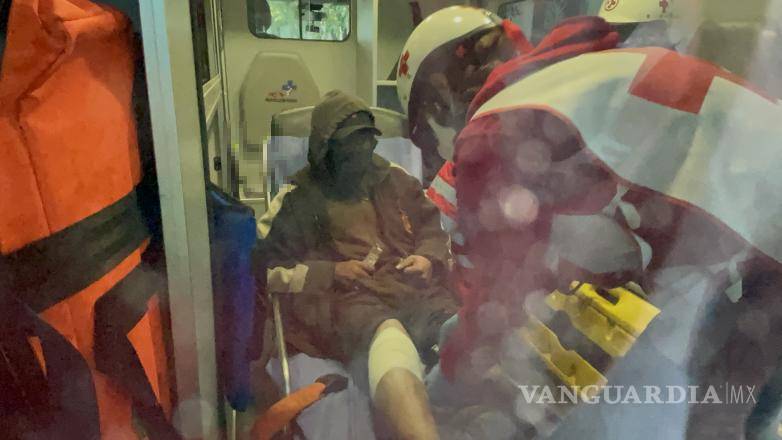 $!Personal de emergencia valoró a Rafael ¨N¨ tras ser arrastrado por la unidad.